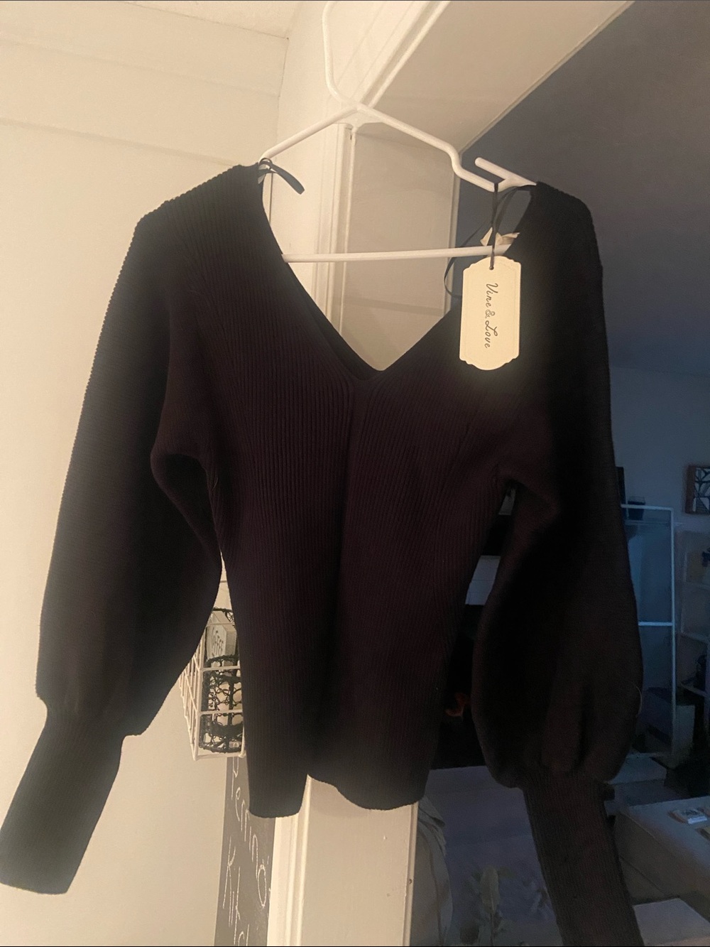 Vine & Love Black Ribbed V-Neck Puff-Sleeve Sweater